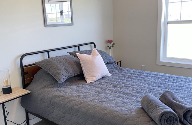 Family Friendly Cottage- Only a 5 Minute Walk From Beautiful North Shore Beach