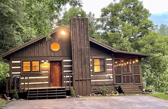 Family friendly cabin, Screened porch, Fire pit