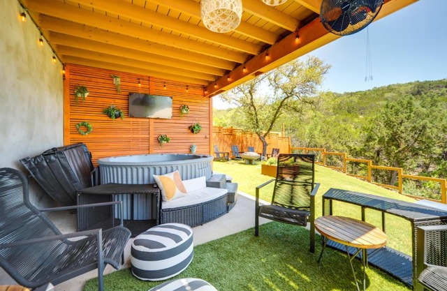 Family-Friendly Canyon Lake Rental with Hot Tub!