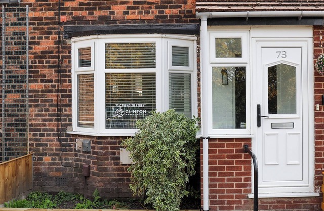 Family-Friendly Cosy Newly Renovated Home in Runcorn Cheshire Chester Liverpool