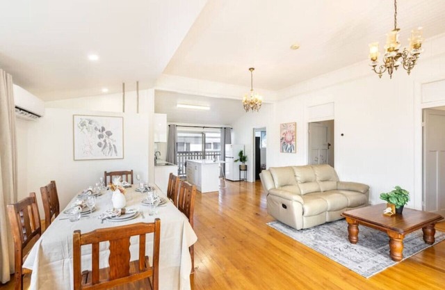 Family friendly cozy 4BR house @Annerley
