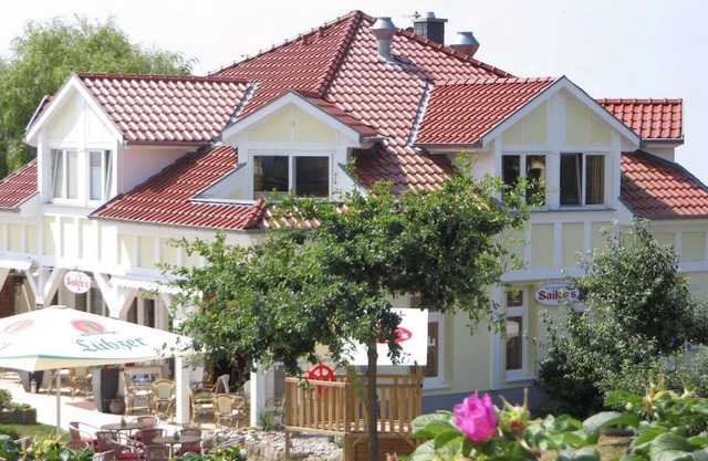 Family-friendly comfort apartment, 100 m to the Baltic Sea beach, with lagoon view