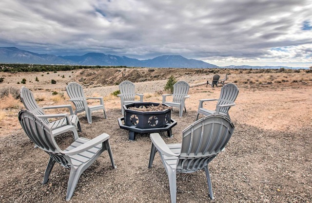 Family-Friendly Desert Home ~ 10 Mi to Taos!