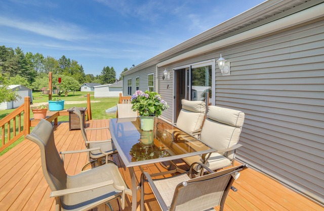 Family-Friendly Gladstone Home Near Lake Michigan!