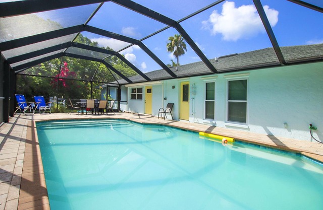 Family Friendly, Great Pool and Easy Bowman's Beach Access
