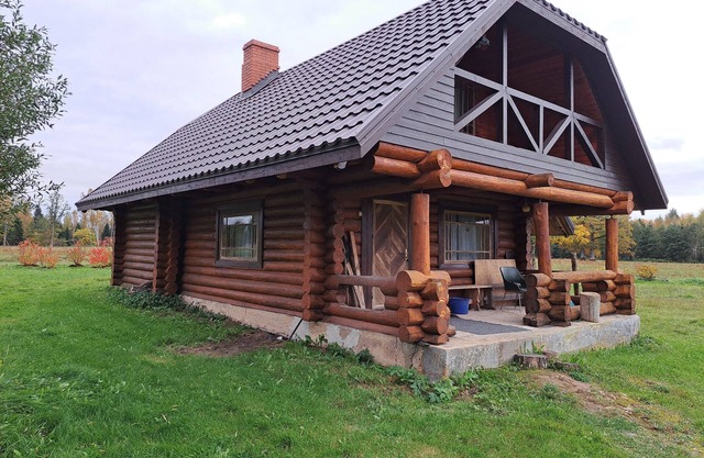 Family-friendly guest house Jaundzelves – nature, biking & bog lake adventures