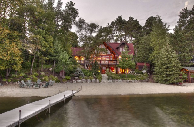 FAMILY FRIENDLY Hand Scribed Log Cabin with Gourmet Kitchen ~ Perfect Sand Beach