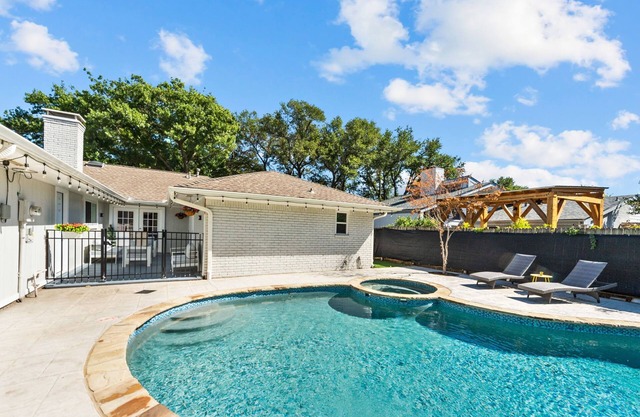 Family Friendly, Heated Pool Spa, 2 King Beds, Cornhole, Foosball, Games, Grill