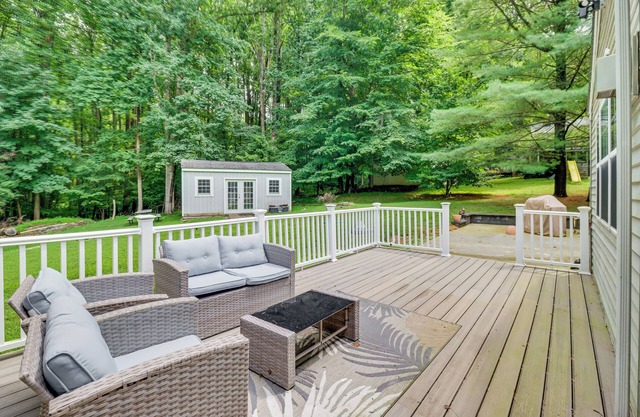 Family-Friendly Home w/Grill: 15 Mi to Baltimore!