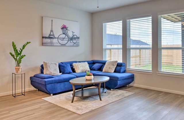 Family-Friendly Home ~ 25 Mi to Dtwn Houston!
