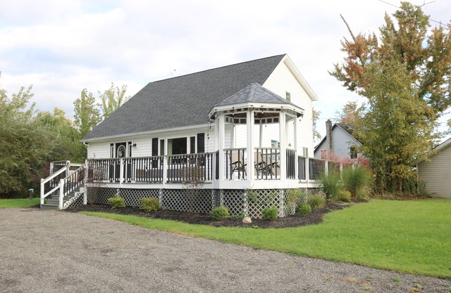 Family friendly house close to lake and boat launch!