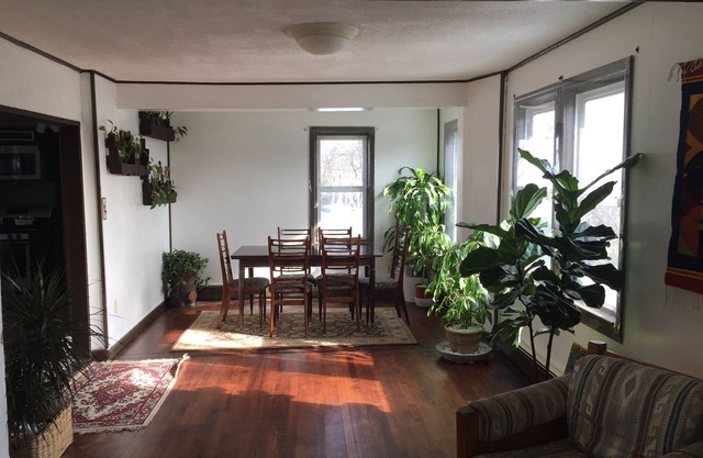 Family-friendly House in Quiet Neighborhood, 5 miles away from Boston!