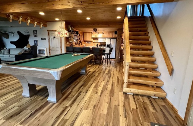 Family Friendly Lakefront Log Home Near Grand Rapids, Mi