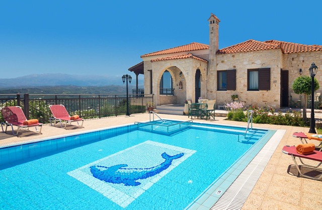 Family Friendly Large Villa Iris w/Private Pool, Childrens Area & 4km to beach