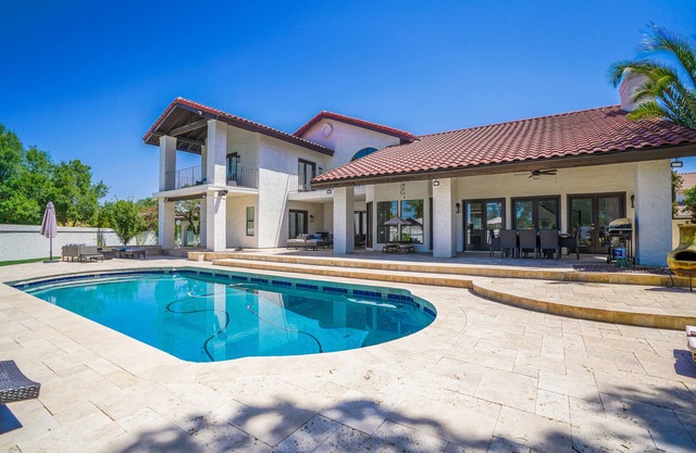 Family-friendly luxury home in Estate Groves with private pool & cabana + WiFi