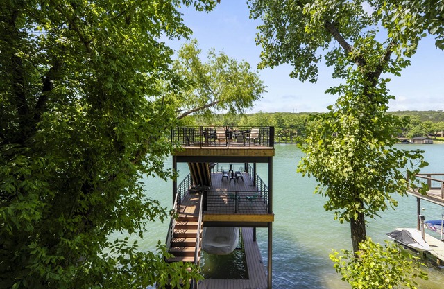 Family-Friendly Meets Insta-Worthy: Stylish Spaces & Flexible Comfort for All