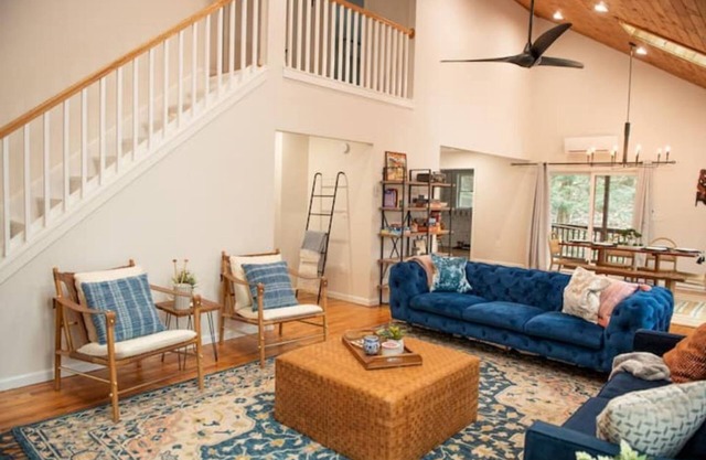 Family Friendly Mountain Retreat: Grill, Cabana, Hot Tub, Play set, Fire pitn