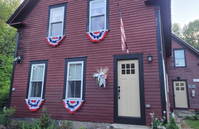 Family Friendly Modern Farmhouse- Super location - Ready for summer fun!
