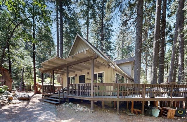 Family-friendly mountain home near private lake and slopes