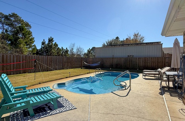 Family-Friendly Navarre Retreat w/Private Pool & Near the Beach