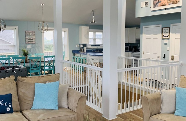 Family-Friendly Oceanside Retreat Hot Tub Deck Sleeps 10