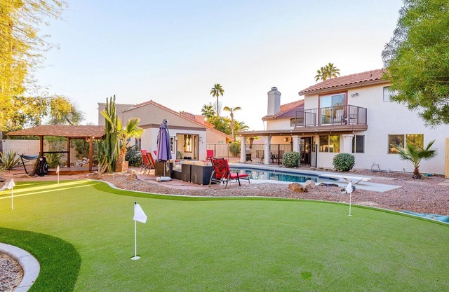 Family-Friendly Retreat, Heated Pool, Putting Green