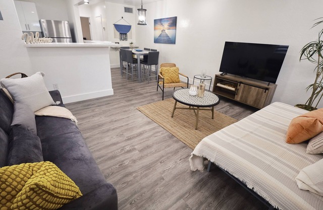 Family friendly retreat in the heart Little Havana! Close to everything!
