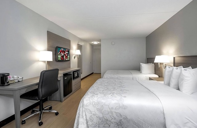 Family-Friendly Room! Steps from World War I Memorial Park w/Free Parking!
