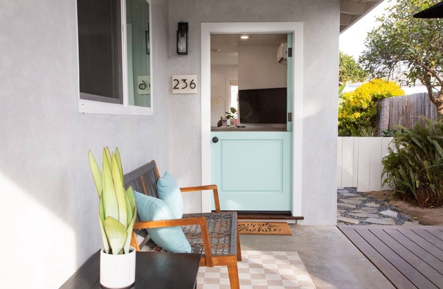 Family Friendly Seahorse Cottage, a short walk to the beach!