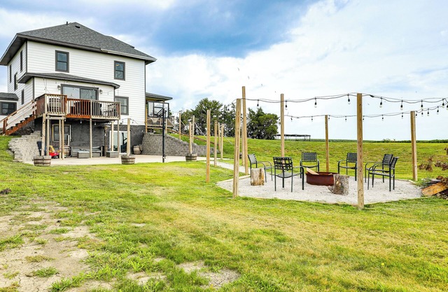 Family-Friendly Seward Home w/Sauna & Pool!