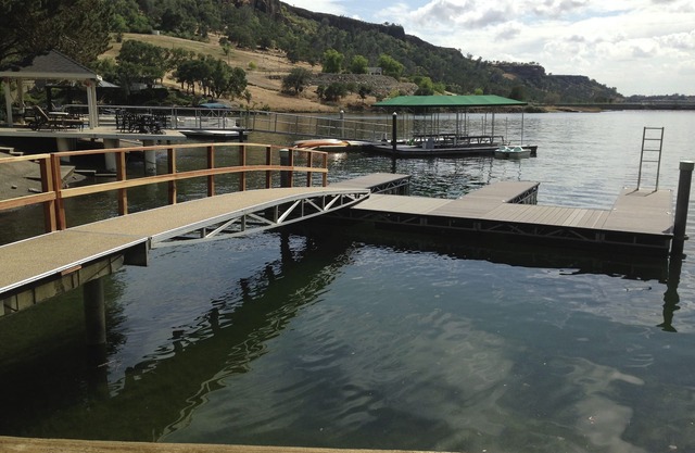 Family-Friendly South Tulloch Lake Waterfront Home w/Boat Dock