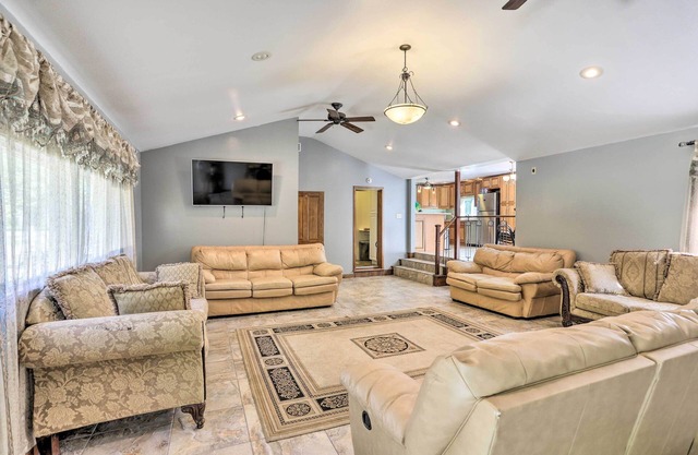 Family-Friendly Toledo Retreat w/Spacious Yard!