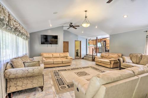 Family-Friendly Toledo Retreat with Spacious Yard!