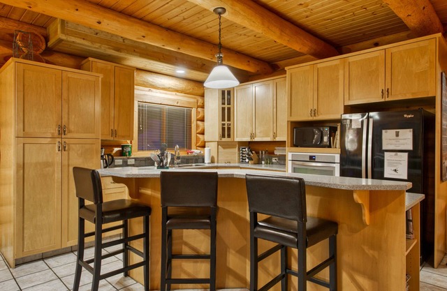 Family Friendly True Log Home experience