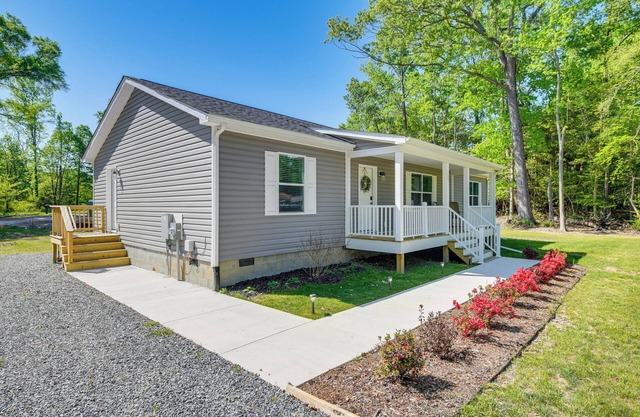 Family-Friendly Home w/Deck Near Colonial Beach!