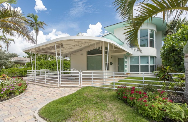 Family-Friendly Beach Villa, Central Location to all the Action