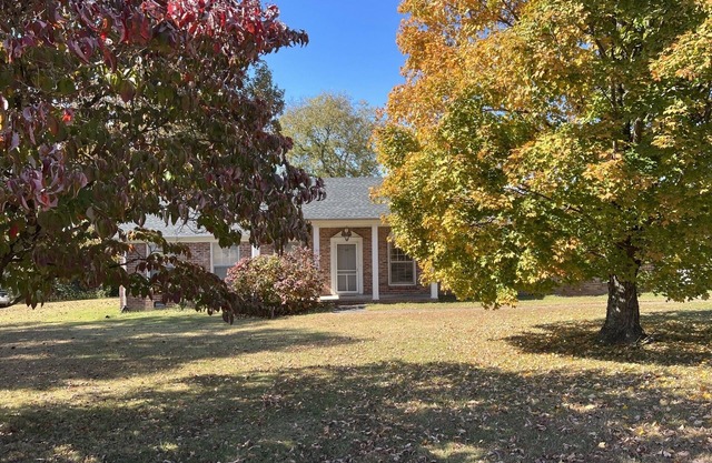 Family-friendly WillCo Ranch with Large Yard - great location!