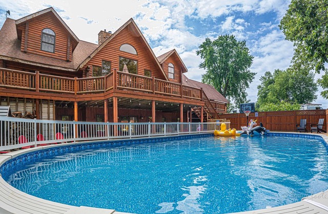 Family + Friends Escape! Kings beds | 7 Bedrms | 2 game rooms | hot tub
