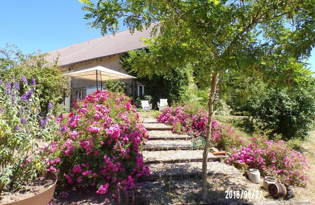 Family-Friends Getaway: Spacious Cottage, Scenic Views, Kid-Friendly Amenities, Close to Attractions