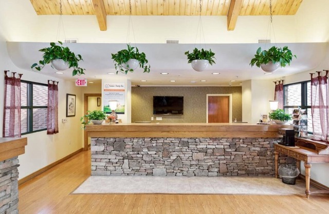 Family & Friends Getaway! 2 Serene Units, Near Ripley's Aquarium of the Smokies