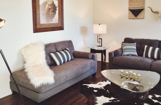 Family Fun! Completely Remodeled! Pool, Putting Green, Play Set, Foosball, More!