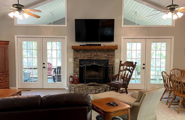 Family Fun on Lake Hartwell; Quiet Cove; Covered Dock; Kayaks & More
