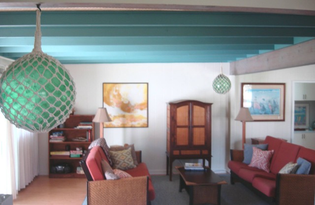 Family fun or just relax and say aaah! Max 6, 5 minute walk to Beach !