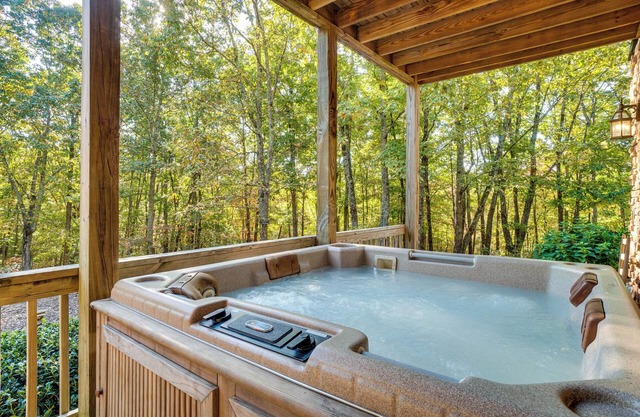 Family Getaway: Georgia Cabin w/Outdoor Hot Tub