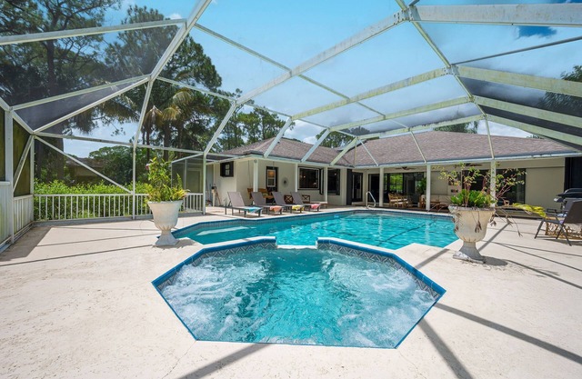 Family Getaway in Jupiter Farms: Fun Pool & Lake!