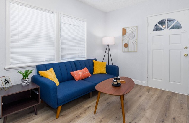 Family Getaway Located In Downtown Riverside