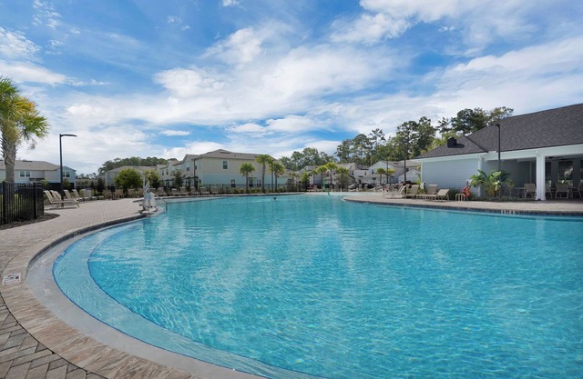 Family getaway! Pool, Gym, Near Beach, Jax & Historic St. Aug