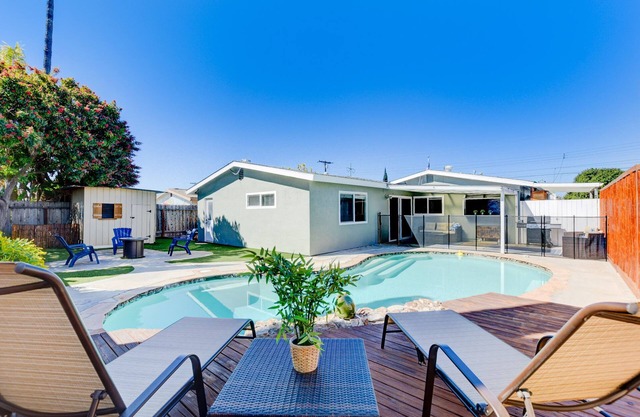 Family Getaway ★ Pool & Hot-tub ★ HVAC ★ 4BD & Central