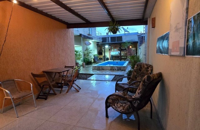 Family house - Suites with air conditioning, swimming pool and barbecue, 250m from Sapê beach.