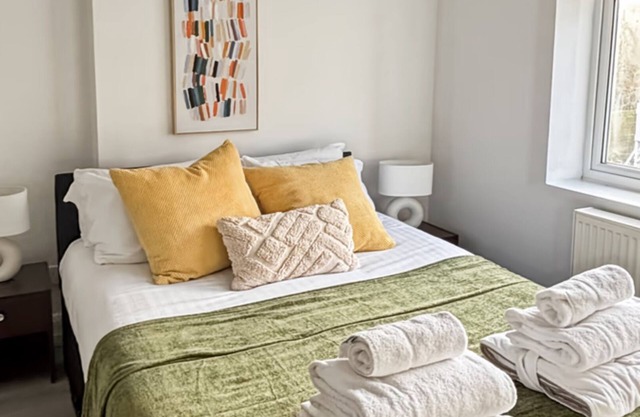 Family Holiday Home With Hot Tub & Sauna Sleeps 8